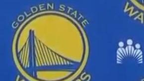 Kevin Durant y su nuevo jersey con los Warriors de Golden State