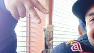 El fallecido Fermín Valenzuela con su hijo Vincent.