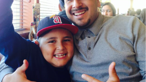 El fallecido Fermín Valenzuela con su hijo Vincent.
