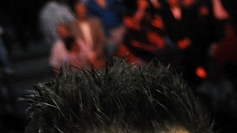 La carrera de Julio César Chávez Jr. se ha quedado en promesa, en buena parte debido a sus deslices fuera del ring. Aquí aparece frente a su legendario padre tras perder el campeonato contra Sergio Martínez en 2012.