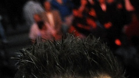 La carrera de Julio César Chávez Jr. se ha quedado en promesa, en buena parte debido a sus deslices fuera del ring. Aquí aparece frente a su legendario padre tras perder el campeonato contra Sergio Martínez en 2012.
