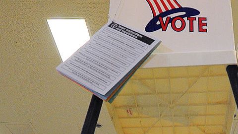 A muchos latinos les costó entender lo que estaba en juego en la elección primaria. (Getty Images)