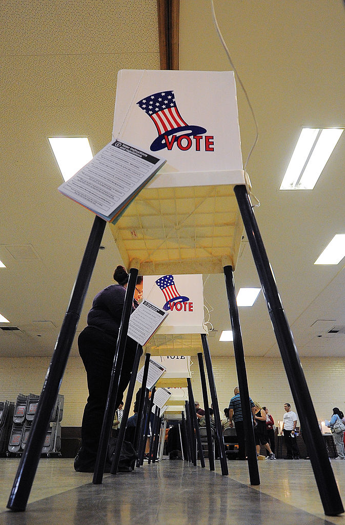 A muchos latinos les costó entender lo que estaba en juego en la elección revocatoria. (Getty Images)