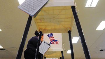 A muchos latinos les costó entender lo que estaba en juego en la elección primaria. (Getty Images)