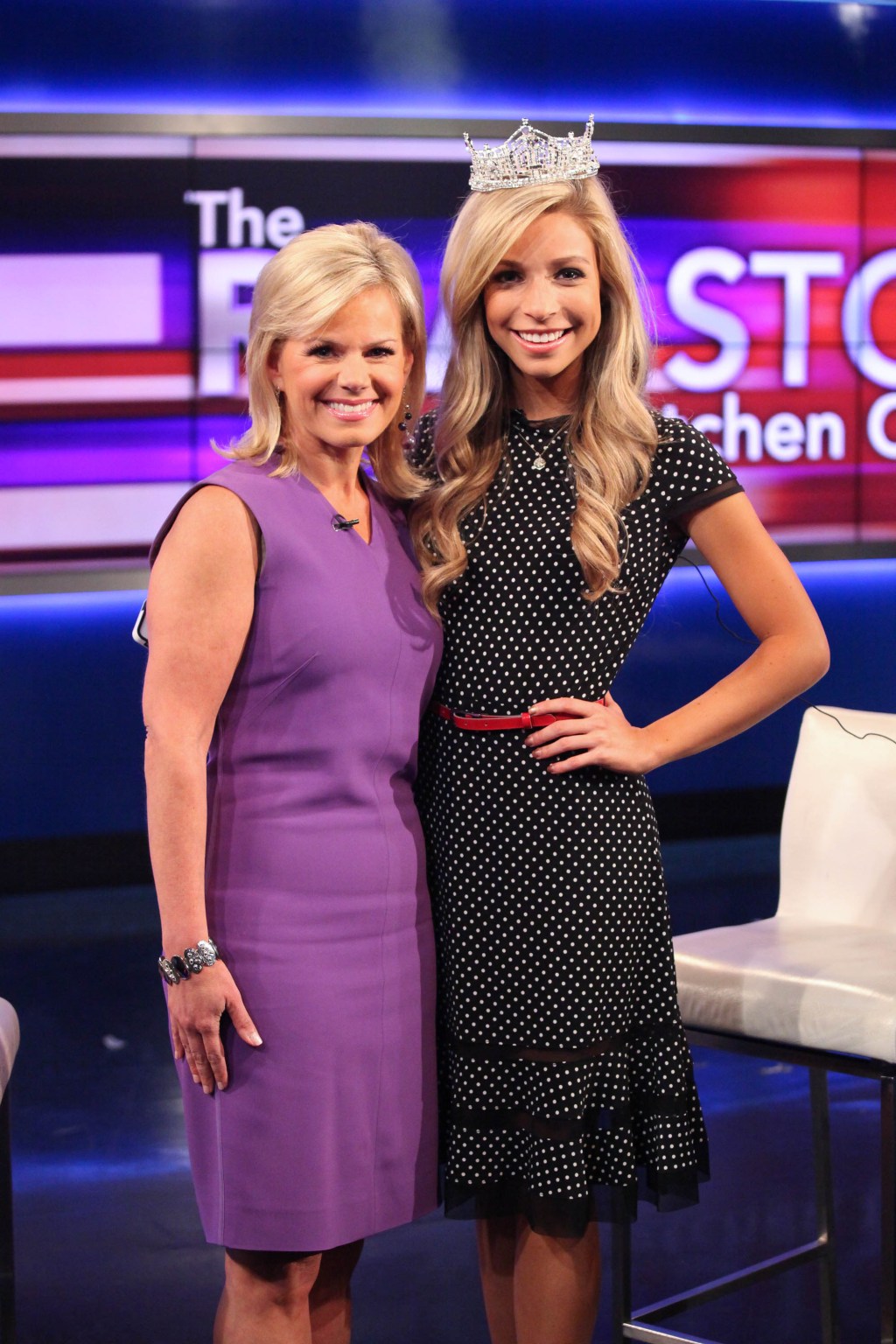 Gretchen Carlson entrevista a Kira Kazantsev, Miss America 2015, en el plató de su programa "The Story with Gretchen Carlson" en los FOX Studios, el 16 de Septiembre de 2014 en New York City. 