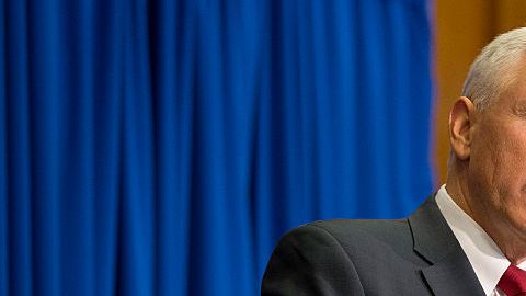 El gobernador de Indiana Mike Pence tiene un record muy conservador y anti inmigrante, apuntaron grupos comunitarios.