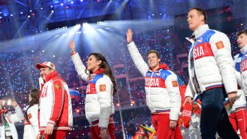 Atletas rusos desfilan en la ceremonia de clausura de los Juegos Olímpicos de Sochi 2014. El informe McLaren sobre dopaje de Estado ruso previo a esos Juegos tiene al movimiento olímpico en una crisis.
