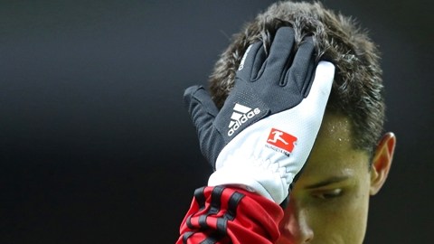 Javier Chicharito Hernández tiene varias opciones para salir del Leverkusen.