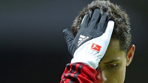 Javier Chicharito Hernández tiene varias opciones para salir del Leverkusen.