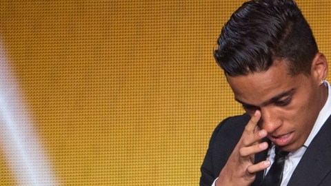 Wendell Lira, al recibir el Premio Puskas 2015  de la FIFA al Mejor Gol del Año.