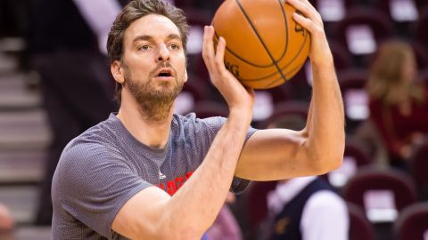 Pau Gasol tomaría el sitio de Tim Duncan en los Spurs, de acuerdo con reportes.