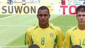 Edilson es el último abajo a la derecha. La foto data de 2002 y es del partido de la 'Canarinha' ante Costa Rica en Suwon, Corea del Sur.