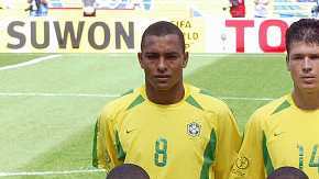Edilson es el último abajo a la derecha. La foto data de 2002 y es del partido de la 'Canarinha' ante Costa Rica en Suwon, Corea del Sur.