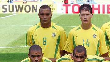 Edilson es el último abajo a la derecha. La foto data de 2002 y es del partido de la 'Canarinha' ante Costa Rica en Suwon, Corea del Sur.