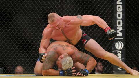 Brock Lesnar está en WWE y parece lejano su regreso a la jaula.