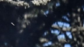 Christopher Froome, líder del Tour de Francia corre hacia la meta.