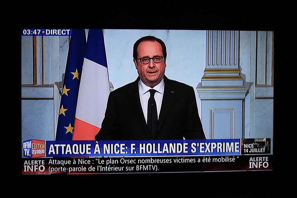 El presidente de Francia, Francois Hollande, dijo que su país "intensificará" los ataques a los extremistas en Siria e Irak.