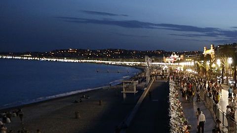Tributos para las víctimas del mortal ataque  en Niza, Francia.