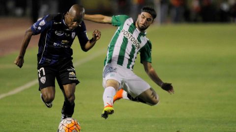 Julio Angulo, de Independiente del Valle, y Sebastián Pérez, de Atlético Nacional, ilustran la intensidad y garra de esta final de Copa Libertadores.