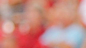 Adrián González es felicitado en la caseta de los Dodgers luego de batear un jonrón con las bases llenas en la primera entrada.