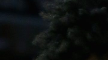 DeAndre Jordan, seleccionado de Estados Unidos, foulea a Yi Jianlian, de China, en el juego de preparación rumbo a los Juegos Olímpicos que sostuvieron el domingo en el Staples Center.