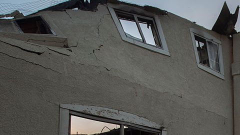 Ruinas de una casa destruida por el incendio en Santa Clarita.
