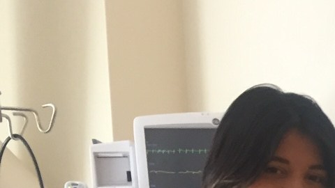 Gina y su hijo recién nacido, Alejandro. A pesar que su bebé presentó complicaciones por nacer prematuro, la madre dice que la atención en el hospital fue de primera clase.