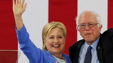 Bernie Sanders brinda su apoyo a Hillary Clinton.