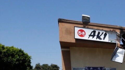 Unos tres negocios fueron completamente destruidos, mientras que los otros dos también resultaron dañados.