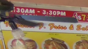 El restaurante Sam’s Burgers de Pico Rivera es uno de los impactados por una obra de remodelación