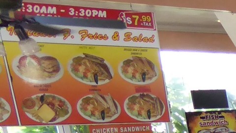 El restaurante Sam’s Burgers de Pico Rivera es uno de los impactados por una obra de remodelación