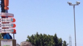 Los aficionados llegaron el domingo al StubHub Center de Carson, en Los Ángeles, para ver Chivas-Veracruz y Tigres-Pachuca. Esta pareja viajó desde San José, California.