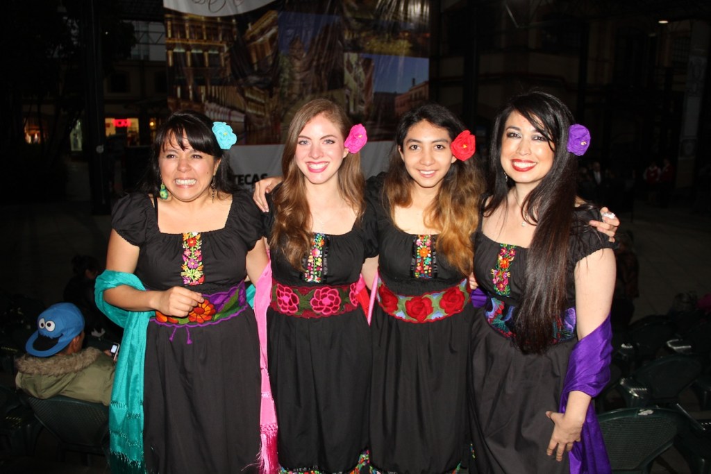 Mariachi Tradicional Femenil Flores de México.