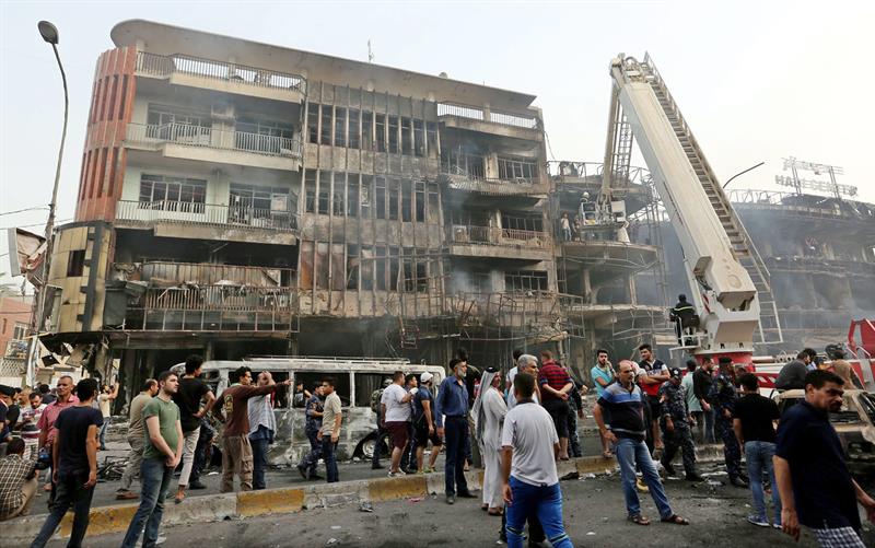 El ataque ocurrió en el distrito de Karrada, Bagdad, mientras las familias realizaban compras al finalizar el Ramadan.