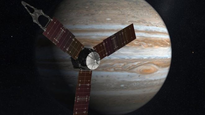 Esta imagen realizada por un artista muestra a Juno, que en su misión se prevé que le dé la vuelta a Júpiter más de 30 veces.