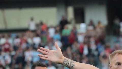 El irlandés Robbie Keane, en su primer regreso tras jugar la Euro, celebra su golazo que abrió el camino del Galaxy.