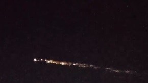 Varios rayos de luz cruzaron el cielo angelino la noche del miércoles.