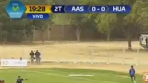 Jugada malograda en el futbol peruano.