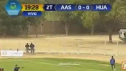 Jugada malograda en el futbol peruano.