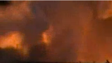 Al menos 75 bomberos tuvieron que apagar las llamas en Montecito Heights.