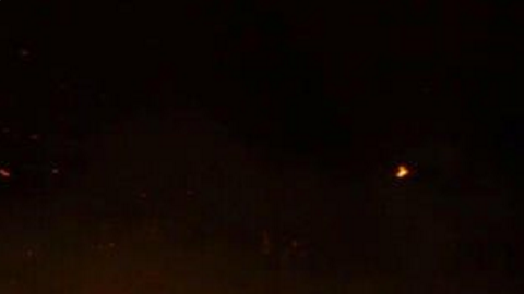 El incendio Sand ha destruido 18 hogares y sigue ardiendo en Santa Clarita.