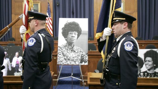 En 2005, el Congreso honró la memoria de Shirley Chisholm. 