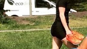 Mikaela Kellner estaba con otra amiga policía cuando fueron sorprendidas por el ladrón.