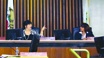La concejal Tina Baca del Río es acusada de usar fondos de campaña para uso personal.