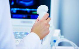 El Juez de la Corte Superior del Condado de Los Ángeles, Gregory Dohi, canceló la libertad condicional de Kevin Pezeshki el pasado 27 de junio tras haber sido acusado de llevar a cabo un ultrasonido en una paciente ha pesar de ya no tener licencia médica. /ARCHIVO