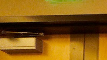 Rodeadas de familiares y amigos, Josie Hull (en vestido rosa) y su Hermana Teresa Cajas (con vestido morado) celebran sus 15 años en el Children's Hospital Los Angeles. (Aurelia Ventura/ La Opinion)