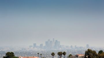 Los Ángeles ha luchado contra la peligrosa contaminación del aire por los autos.