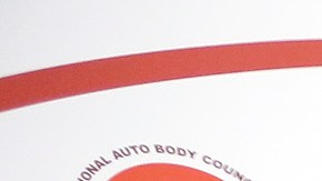 Lisseth López y su hija Adrea se llevaron una grata sorpresa al recibir un auto nuevo por parte del National Auto Body Council en Anaheim. (Aurelia Ventura/ La Opinion)