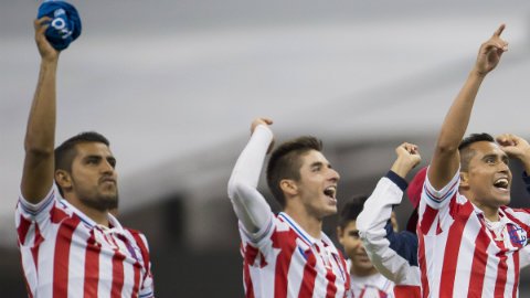 Las Chivas le han dejado un "recuerdito" especial al América en su Centenario.