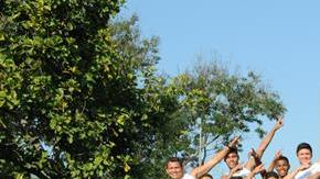 Usain Bolt recibió a los niños de las favelas en el Centro de Educación Física Almirante Adalberto Núñez (Cefan) de Río de Janeiro.